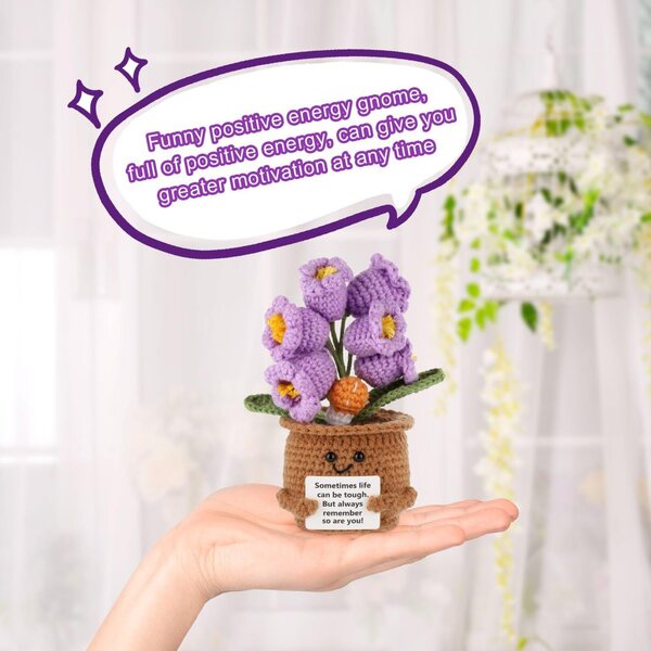 Positive Häkelblume aus mehrfarbiger Wolle mit dekorativer Vase 15x9x5 cm