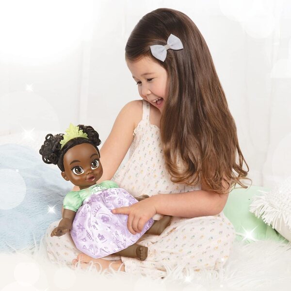 DP Tiana Deluxe Disney Princess Puppe mit Tiara und Flasche für Kinder ab 2 Jahren