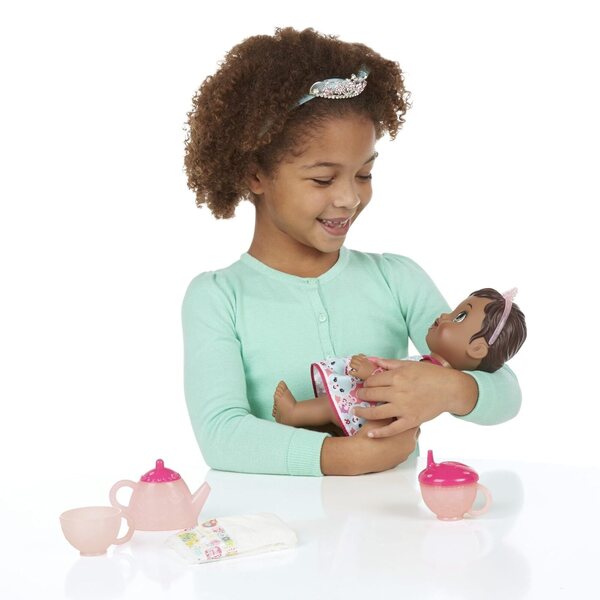 Baby Alive Lil' Sips Afroamerikanische Puppe mit Teeparty und komplettem Zubehör