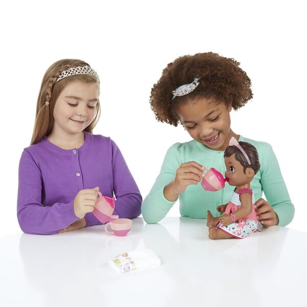 Baby Alive Lil' Sips Afroamerikanische Puppe mit Teeparty und komplettem Zubehör