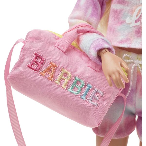 Barbie Signature Stoney Clover Lane mit Batikkleid und personalisierter rosa Reisetasche