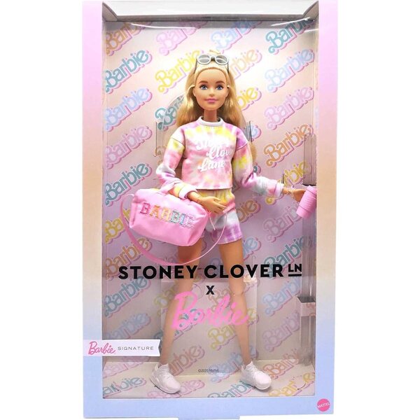 Barbie Signature Stoney Clover Lane mit Batikkleid und personalisierter rosa Reisetasche
