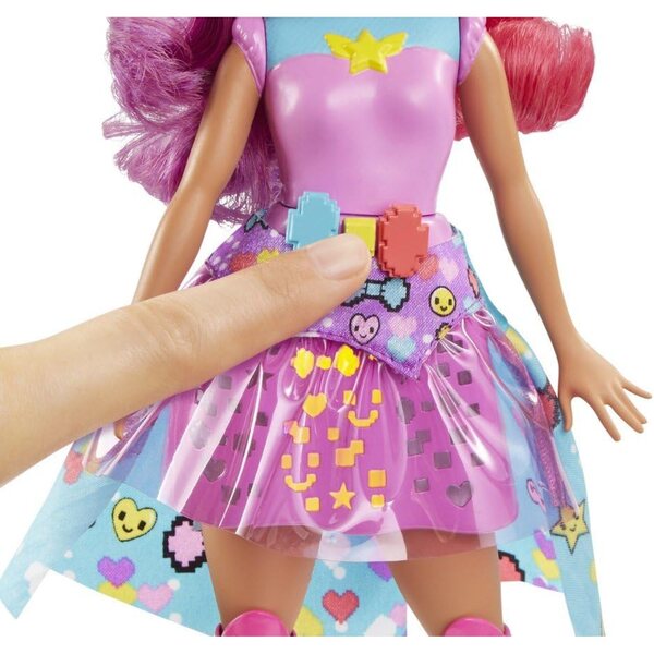Barbie-Prinzessin aus dem Dating-Spiel mit hellem Rock und Rollschuhen