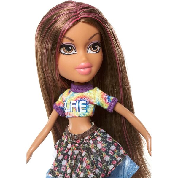 Bratz Yasmin Selfie Snaps Puppe mit 13 Accessoires und trendiger Kleidung für Kinder