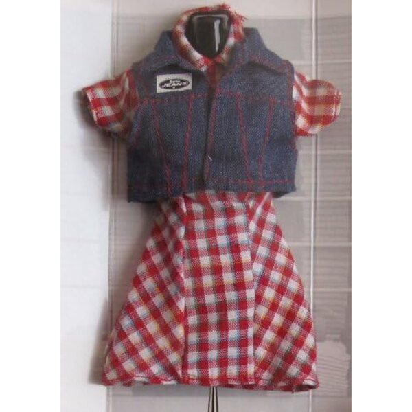 BARBIE Fashion Avenue Jeans Autentici con Vestito Rosso, Gilet Denim e Accessori