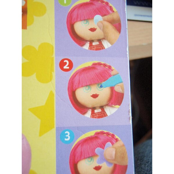 Pixie'do-pop met stempelgezicht, wasbare stiften en accessoires voor creativiteit