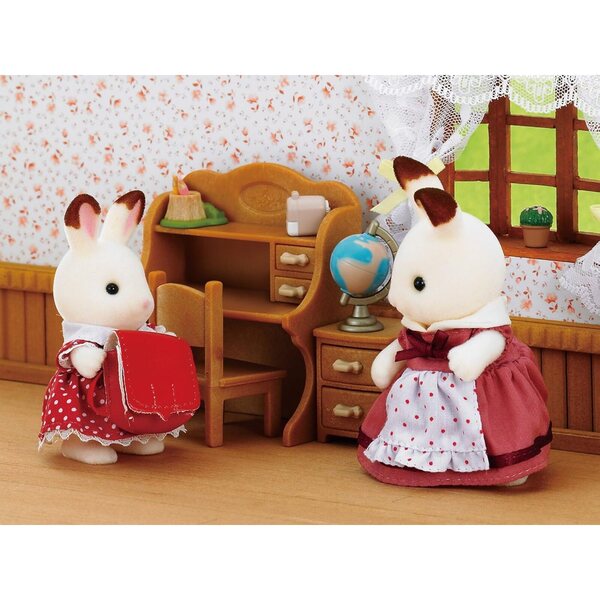 Sylvanian Families Chocolate Rabbit Sister mit Schreibtisch – Lern- und Kreativspiel
