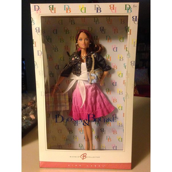 Barbie da collezione Dooney & Bourke con look bohémien e accessori firmati