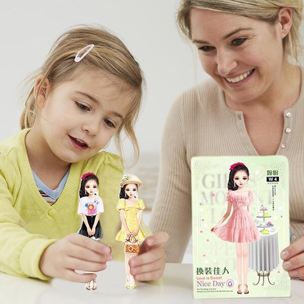Magnetisches Princess Dress Up-Stickerbuch für Mädchen, Kleider ab 30 und eine 15 x 10 cm große Puppe