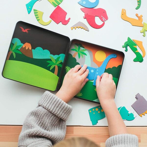 Petit Collage Dinosaurs Magnetspielset mit 21 Teilen und 2 Szenen, ab 3 Jahren
