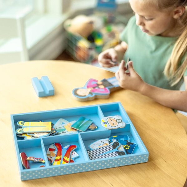 Melissa & Doug Julia – Magnetische Holzpuppe mit 24 Teilen zum Anziehen