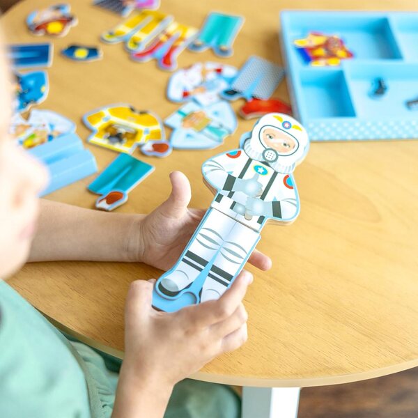 Melissa & Doug Julia – Magnetische Holzpuppe mit 24 Teilen zum Anziehen