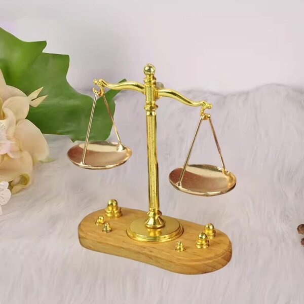 Bilancia Vintage Miniatura 1:12 in Ferro per Casa delle Bambole Decorativa