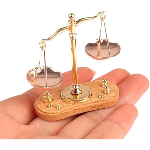 Oshhni Bilancia Miniatura 1:12 in Ferro per Casa delle Bambole Vintage 4,2x1,9x5,1 cm