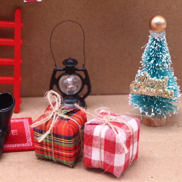 Set case bambole Natale in legno robusto con porta arcobaleno rosso verde, gioco e decorazione