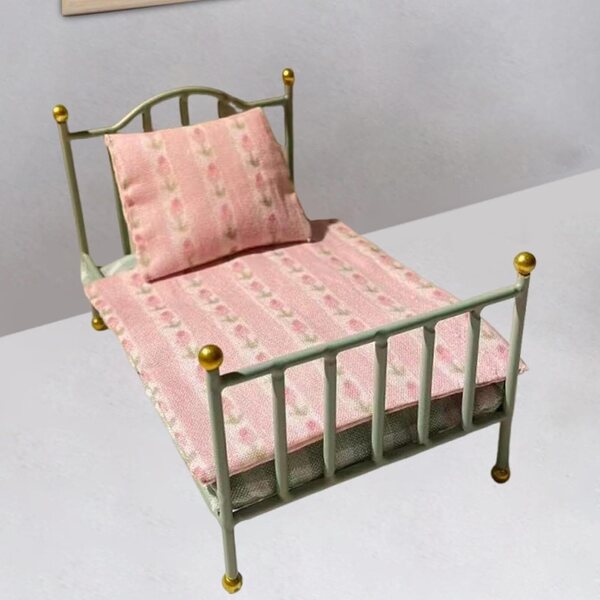 Letto Casa delle Bambole Miniatura 1:12 con Biancheria Verde, Accessori Decorativi