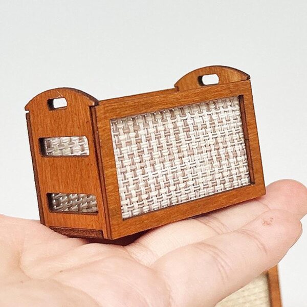 Sharplace Mini Cestino portaoggetti in legno per casa delle bambole 1:12, decorazione classica