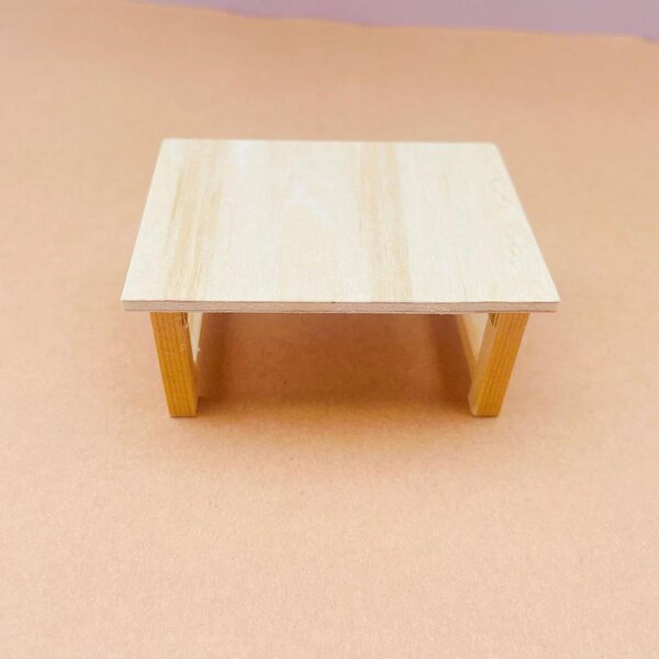 Mini Tavolo in Legno per Casa delle Bambole - Mobili Decorativi Fatti a Mano