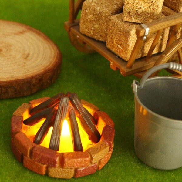 Puppenhaus-Miniatur-Lagerfeuer mit LED 5,5 x 5,5 x 3,5 cm aus realistischem Harz