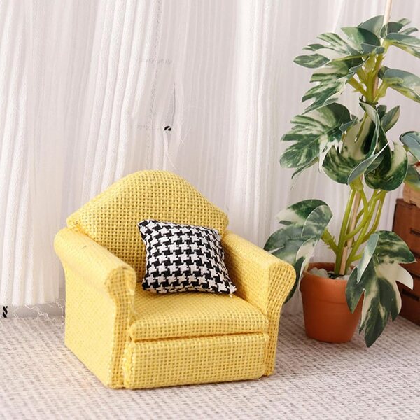 Miniatur-Sofa-Sessel aus gelbem Stoff für Puppenhaus 1:12 Predolo