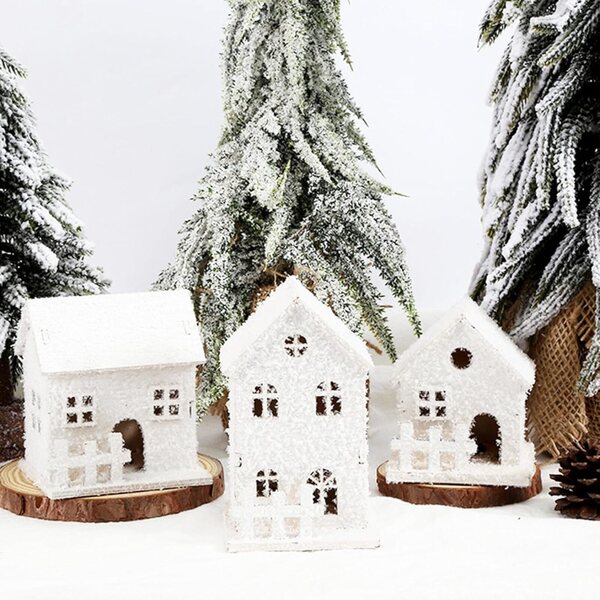 3-teilige Weihnachtsdorfhäuser aus Buchsbaum mit LED und weißer Schneedekoration