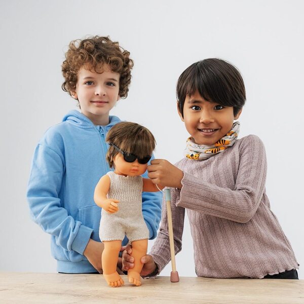 Miniland Set Occhiali e Bastone per Bambole: gioco educativo su inclusione e diversità