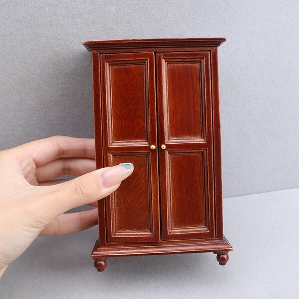 Miniatur-Kleiderschrank aus Holz für Puppenhäuser im Maßstab 1:12, realistisch und dekorativ