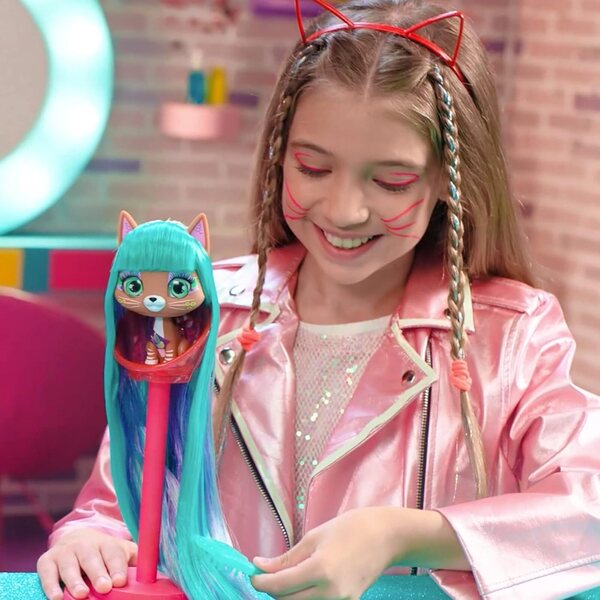 VIP Pets Cats Elektra: Fluoreszierendes Kätzchen mit 15 Accessoires und leuchtendem Haar