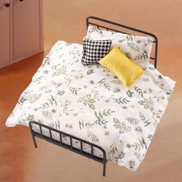 1:12 Miniaturbett für Haus und Puppen aus Eisen und Stoff mit europäischem Design