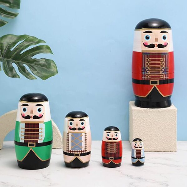Handbemalte Nesting-Puppen aus Holz, 6-Zoll-Matroschka-Set für Weihnachtsdekorationen
