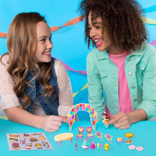 Party Pop Teenies Bambola con Accessori, Cucciolo e Scenografia Pista da Ballo