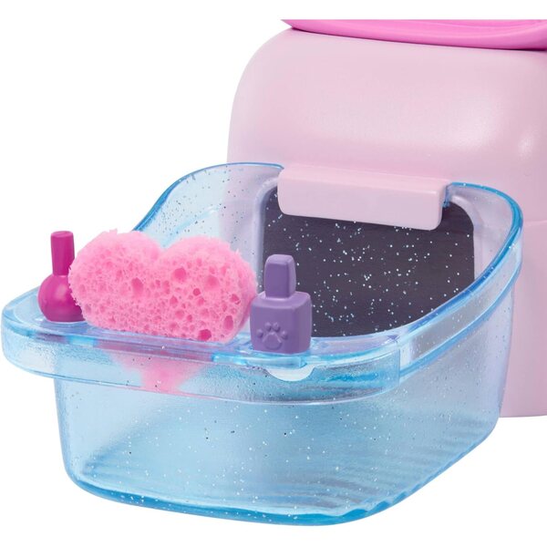 Barbie Mani-Pedi Spa Playset con Bambola Bruna, Cucciolo e Accessori Magici