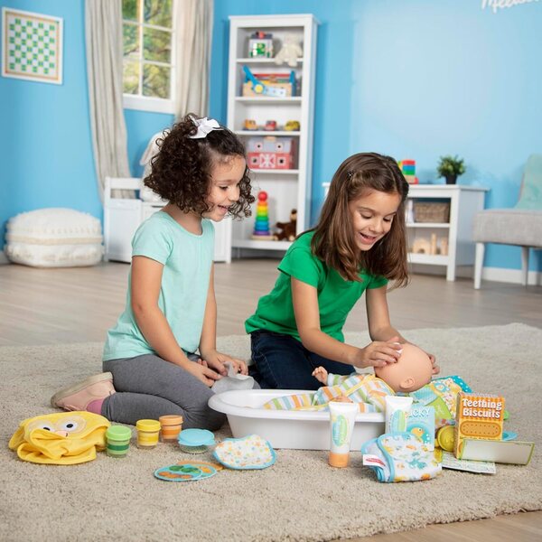 Melissa & Doug Mine to Love Deluxe Baby Care 48-teiliges Puppenset mit komplettem Zubehör