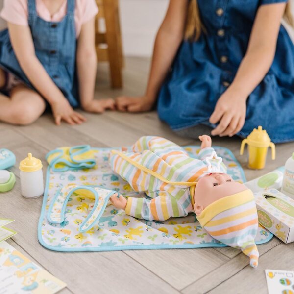 Melissa & Doug Mine to Love Deluxe Baby Care 48-teiliges Puppenset mit komplettem Zubehör