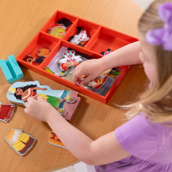 Melissa & Doug Disney Princess Moana – Magnetische Holzpuppe mit mehr als 30 Teilen