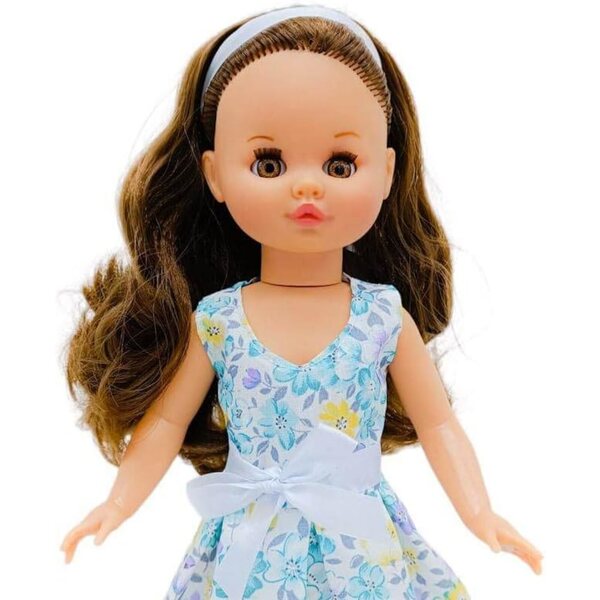Set aus Kleidung, Schuhen und Accessoires für Sintra-, Simona- und Nancy-Puppen – Folk Artesanía Blu