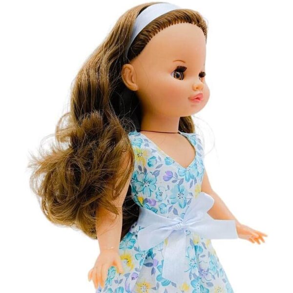 Set aus Kleidung, Schuhen und Accessoires für Sintra-, Simona- und Nancy-Puppen – Folk Artesanía Blu