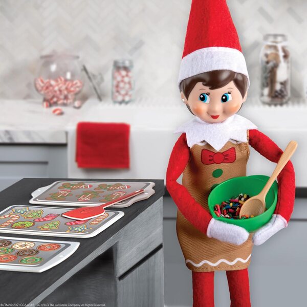 The Elf on the Shelf Elf Girl Geschenkset mit Itty Bitty Baker und 7-teiligem Buch