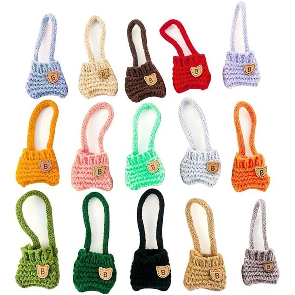 Accessori e vestiti per bambola La Bubu: maglione, borsa e decorazioni eleganti