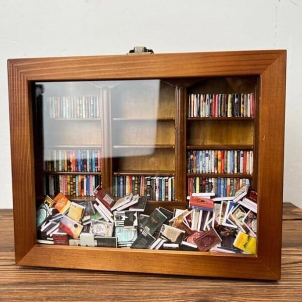 Anxiety Bookshelf: Mini Libreria in Legno per Alleviare Ansia e Stress