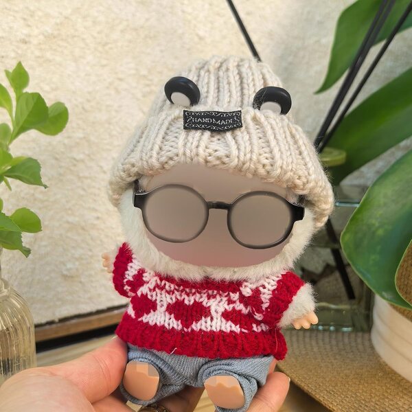 La Bubu Panda 4-teiliges Kleidungsset mit Hut, Brille, rotem Pullover und heller Jeans