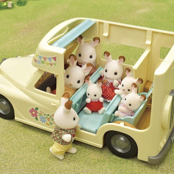 Camping-car Sylvanian Families 05454 avec 15 accessoires et cuisine secrète