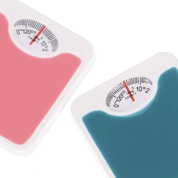 Hemobllo Mini-Digitalwaage für Puppenhäuser, 2 Stück aus blauem und rosafarbenem Metall