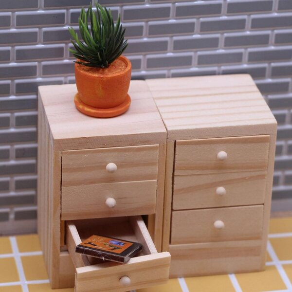 Comodino Miniatura in Legno per Casa delle Bambole con Cassetto Apribile, 4,2x4,3x6,5 cm