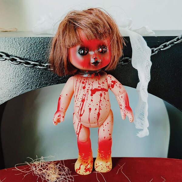 Poupée terrifiante générique pour décorations d'Halloween, réaliste et durable, 23x14cm