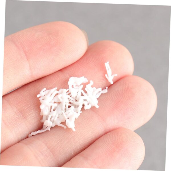 Hemobllo 50 Mini Figuren vu realistesche Leit fir Dioramas a Poppenhaiser