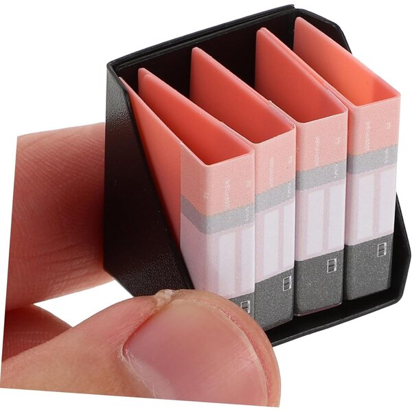 Hemobllo 4 Sets vu Miniatur Ordner fir Poppenhaiser, realistesch Büro Organisateuren