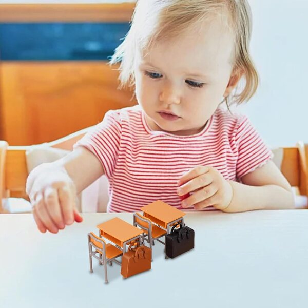 Puppenhaus-Miniaturen – realistische Schreibtische, Rucksäcke und Lerntische