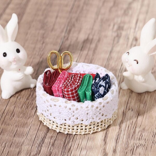 Mini cestino da cucito in miniatura Masyrt per casa delle bambole, realismo e creatività