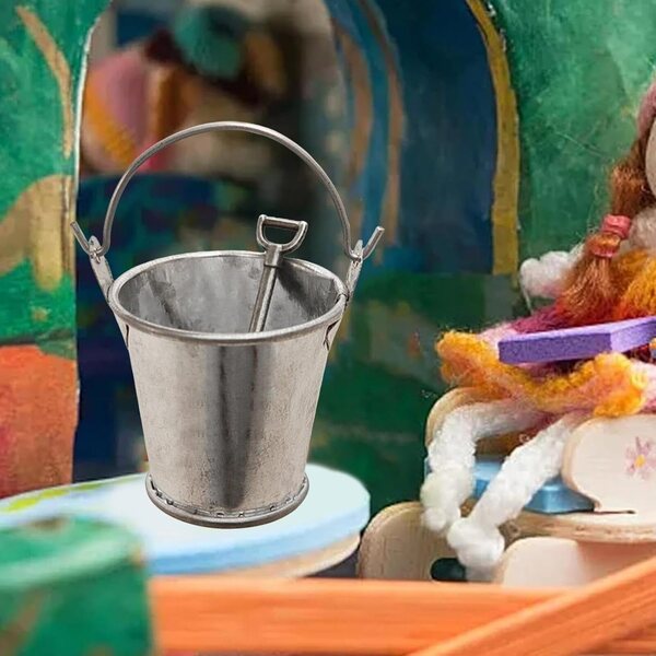 Set aus 2 Miniatur-Gartenstangen mit realistischem dekorativem Eimer